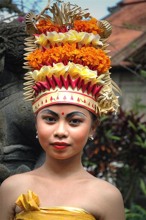 Balinese Dancer A Young Balinese Dancer Awaits The Start O Flickr
