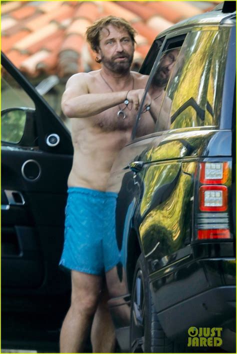 Photo Gerard Butler Shirtless After Surf Session 17 Photo 4352582