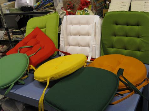 Morbido a non finire, il cuscino è l'accessorio decorativo indispensabile per cuscini colorati per divani in vendita a prezzi scontati. CASAbella: CUSCINI, CUSCINETTI, CUSCINONI