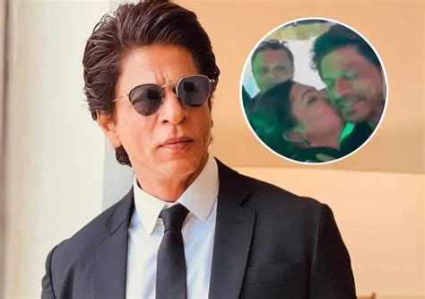 shah rukh khan forcibly kissed by female fan in dubai event watch video दुबई के एक इवेंट में