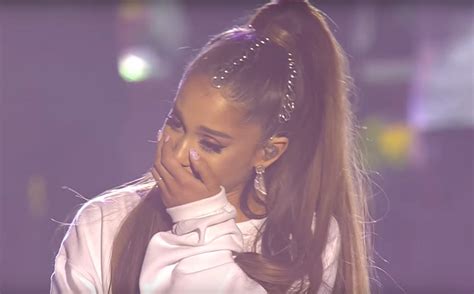 watch ariana grande s tearful performance of over the rainbow at one love manchester attitude