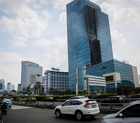 FOTO Kondisi Gedung K Link Tower Di Jalan Gatot Subroto Dilalap