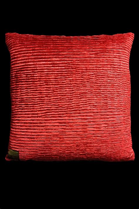 Tra i consigli divani, a nostro avviso è essenziale per quest'ultimi un aiuto estetico e funzionale da parte dei cuscini per divani ikea, proposti in. Cuscino quadrato Glicine in velluto stampato rosso scuro ...