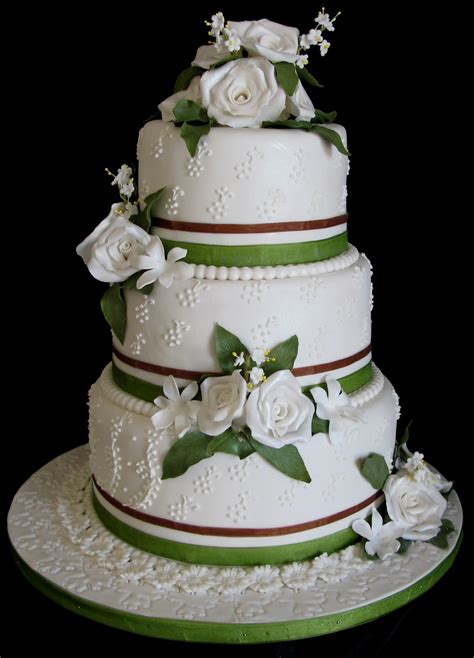 Sugarcraft By Soni Three Tier Wedding Cake Roses And Leaves