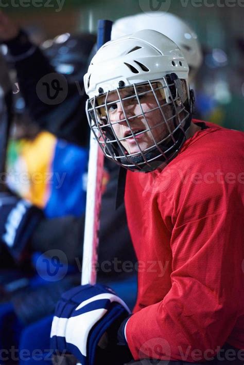 Ice Hockey Players On Bench 10835940 Stock Photo At Vecteezy