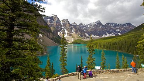 Moraine Lake In Lake Louise Alberta Expedia