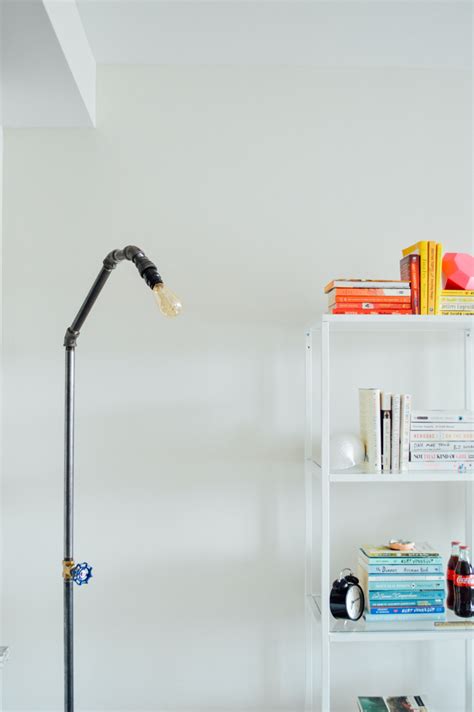 Floor lamps can occasionally be expensive, and therefore here's how to cheaply & easily revamp your lamp base for a new look. DIY Floor Lamp - by gabriella