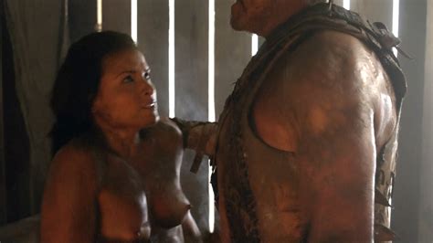 Katrina Law Nue Dans Spartacus Vengeance