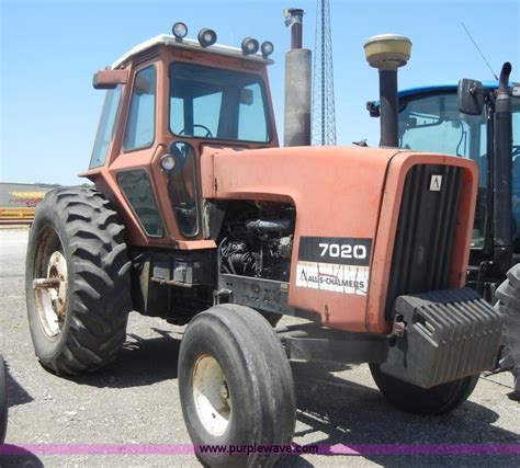 Allis Chalmers 7020 Tractor In Wamego Ks Item D4125 Sold Purple Wave