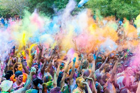 Top 72 Imagen Throwing Coloured Powder Festival Abzlocal Fi