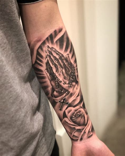 Schulter tattoo mann blumen tattoo schulter spanische tattoos rosen schulter tätowierungen tattoo uhr tattoo männer tattoos römische zahlen löwe tatoo tattoo vorlagen tattoo ideen. Chronische Tinte Tattoo Kchen Realismus-Tattoo betende ...