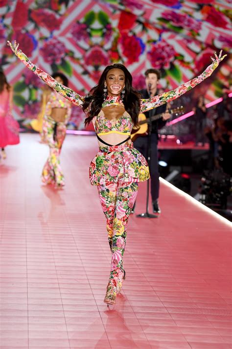 Victorias Secret Fashion Show 2018 Everything You Need To Know Meaww