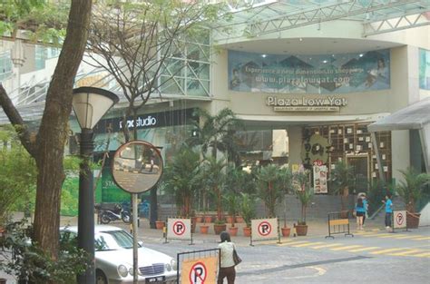 Low yat plaza is the best electronic shopping mall in malaysia and probably one of the best in south east asia. the side entrance - Picture of Low Yat Plaza, Kuala Lumpur ...
