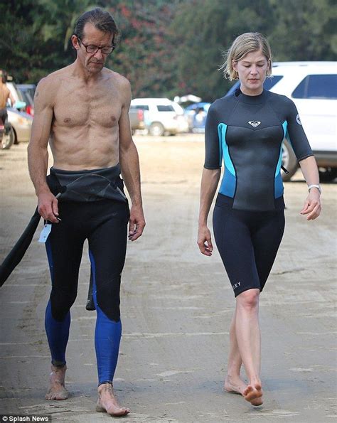 Rosamund Pike 35 Shows Off Her Sculpted Abs As She Hits The Beach Rosamund Pike Bikini