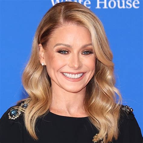 Kelly Ripa Exclusive Interviews Pictures And More Entertainment Tonight