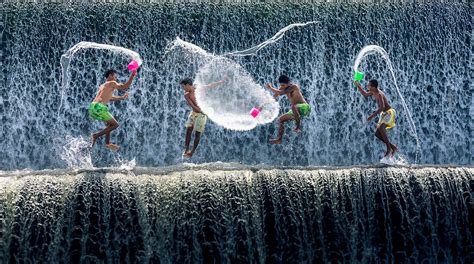 Boys Water Fight Tukad Unda Dam Bali License Image 71208674