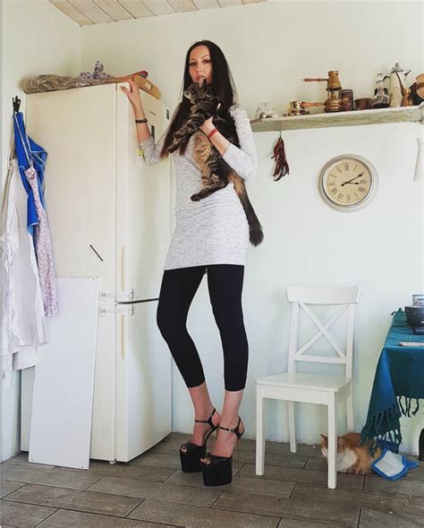 Ekaterina Lisina Sets Guinness Record For Longest Legs Hot Clicks My