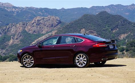 Review 2017 Ford Fusion Is The Quiet Giant Among Sedans The Globe