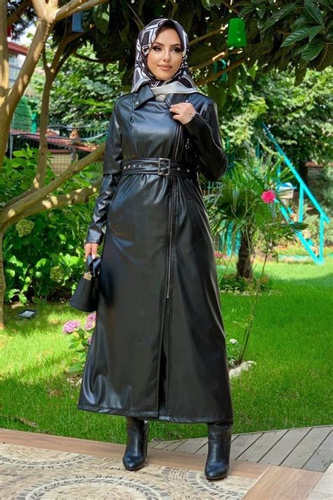 Hijab Leatherstyle In 2023 Damen Regenmäntel Bekleidung Regen Mode