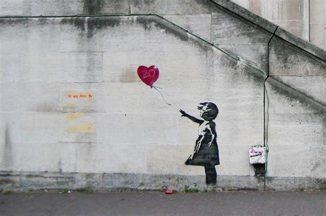 Quem é Banksy O Que Sabemos Do Artista Mais Misterioso Do Mundo