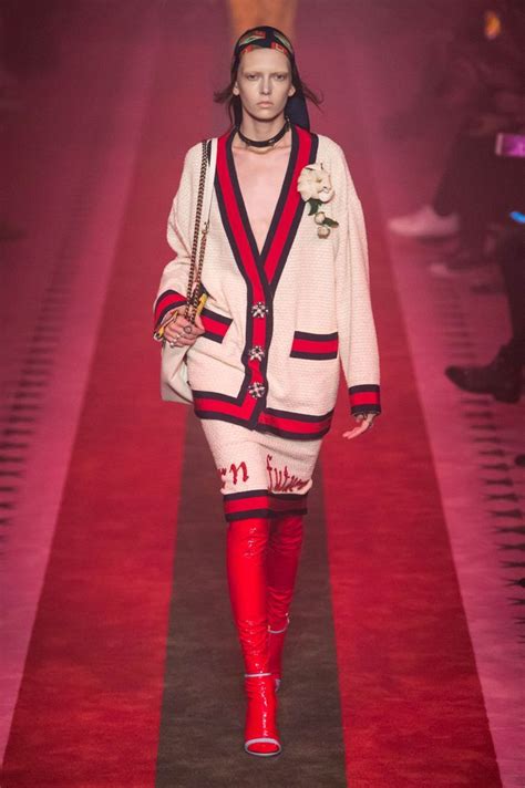 Défilé Gucci Prêt à Porter Printemps été 2017 Milan Elle
