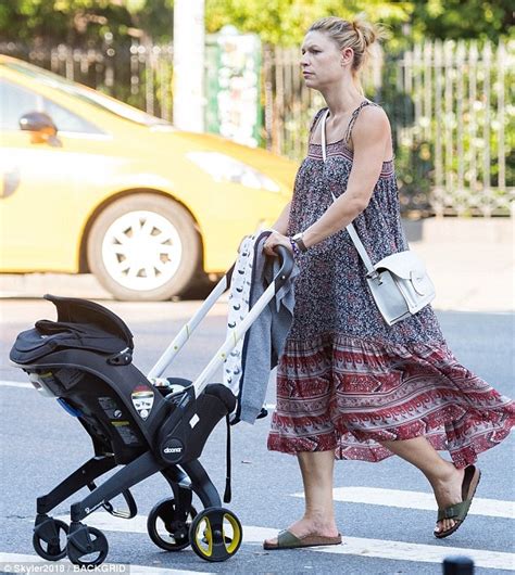 First Look At Claire Danes Newborn Son During Nyc Stroll Daily Mail