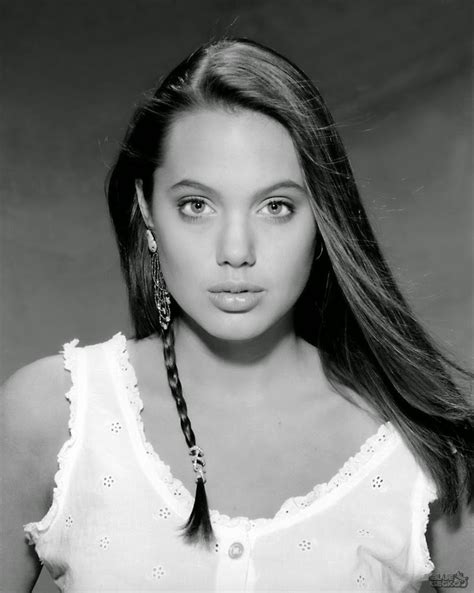 30 Stunning Black And White Photos Of Angelina Jolie From Her First Photoshoots When She Was