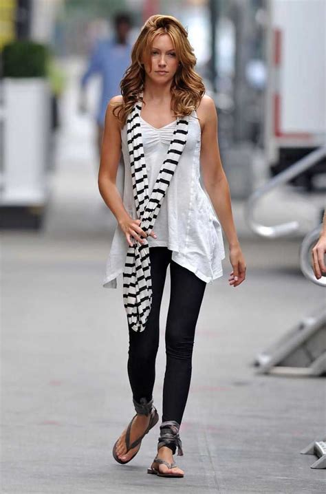 Katie Cassidy In Great Outfit Katie Cassidy Scarf Tying How To Wear Scarves Celebrity Outfits