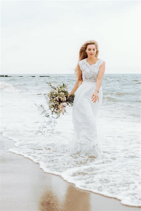 We would like to show you a description here but the site won't allow us. Lara Gut Hochzeitskleid / Lara Gut Hochzeit / Lara Gut ...