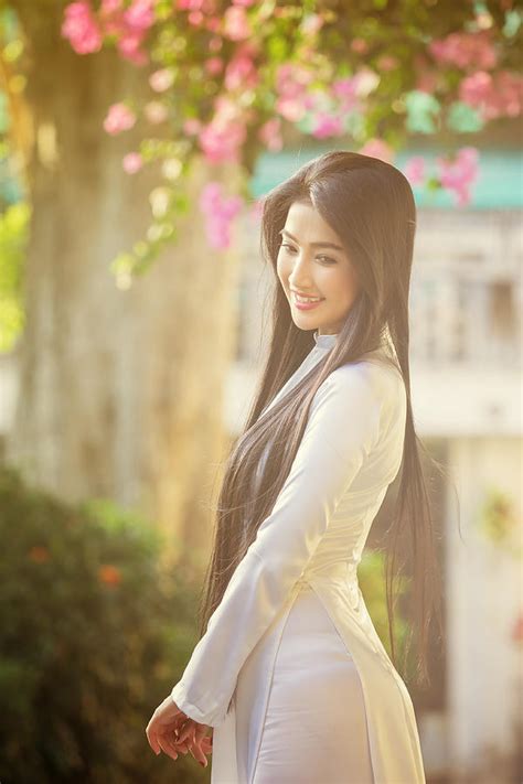 Beautiful Vietnamese Girl In Traditional Long Dress Sexiz Pix