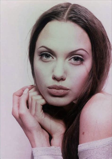 Анджелина Джоли в молодости Bananaby 50 оттенков жёлтого Лучше банан в руке чем киви в небе