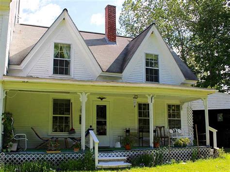 New England Federal Style Farmhouse Circa 1810 Two Acres In New