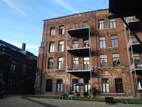 Jung und alt fühlen sich angezogen von der historischen römerstadt mit dem internationalen flair. Möblierte 3 Zimmer (85qm) Wohnung in alter Fabrik ...