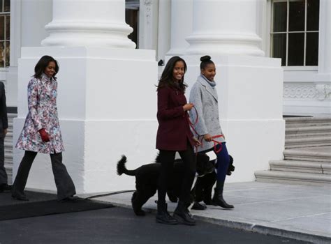 republican aide apologises to obama daughters after thanksgiving ceremony row