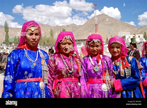 Ladakhi Woman Traditional Dress Hi Res Stock Photography And Images Alamy