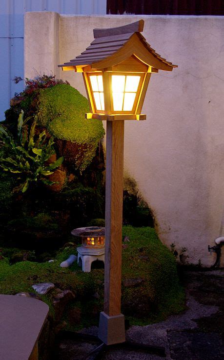 Japanese Garden Lantern At Night Garden Lanterns Japanese Garden Lanterns Japanese Lamps