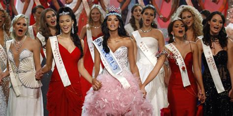 Crisis Plagued Miss Venezuela Pageant Seeks New Start