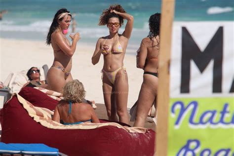 Ashley Moore Flaunts Her Flawless Physique At The Beach With Friends