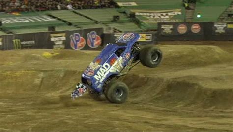 Video Lee Odonnell Becomes First Monster Truck Driver To Pull Off A
