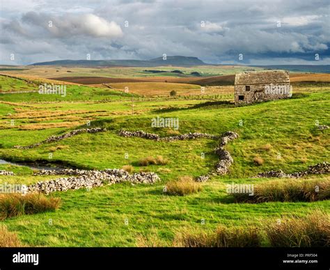 Barn Yorkshire Dales High Resolution Stock Photography And Images Alamy