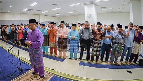 Sinar doa berbuka puasa beramai ramai dan sendirian facebook image information: The Antics of Husin Lempoyang: Ramai ameen doa Muhyiddin
