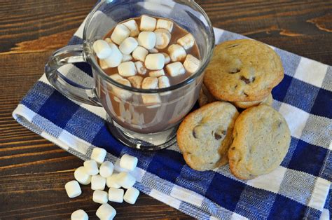 Chocolate Chip Cookies And Hot Cocoa — Debbie Macomber