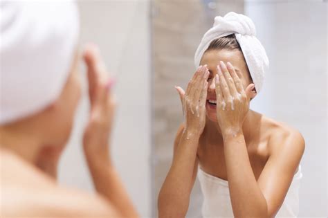 What Is Double Cleansing And How To Do It Right Simple Organic