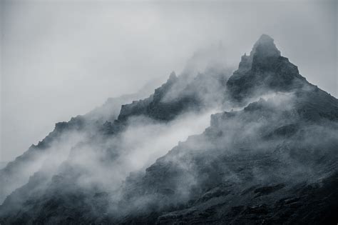 图片素材 性质 户外 云 黑与白 天空 多雾路段 薄雾 波 大气层 山脉 有雾 天气 阴霾 单色 岭 首脑