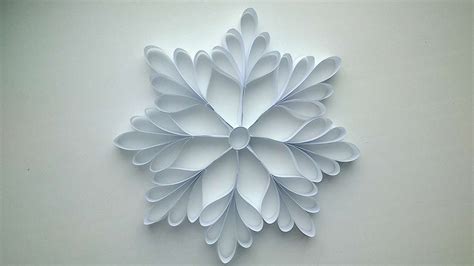 Tritt ein in die abenteuerliche welt der schaffenden. How To Make A Paper Snowflake - DIY Crafts Tutorial ...