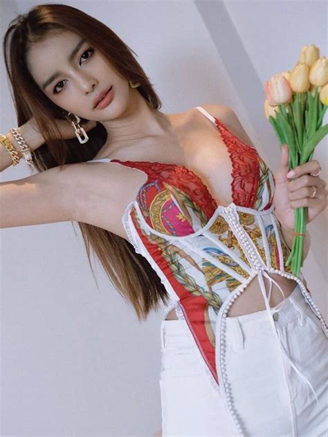 Nitsa Katrahong Transgender Model Model Most Beautiful