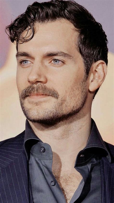A new image of henry cavill in his superman suit with his mustache intact during the justice league reshoots has surfaced online. Henry Cavill hot mustache | Hombres guapos, Hombres hermosos, Chicos guapos