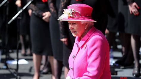 Queen Elizabeth Leads Televised Remembrance Tribute To Fallen Soldiers
