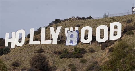 6 Arrested After Briefly Altering Hollywood Sign The New York Times