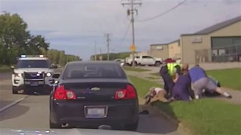 Ohio Good Samaritans Rush To Help Police Officer In Roadside Struggle